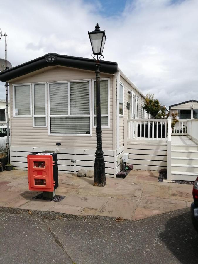 Hotel Lovely 6 Berth Caravan With Decking And Wifi In Kent, Ref 47017C Whitstable Exteriér fotografie