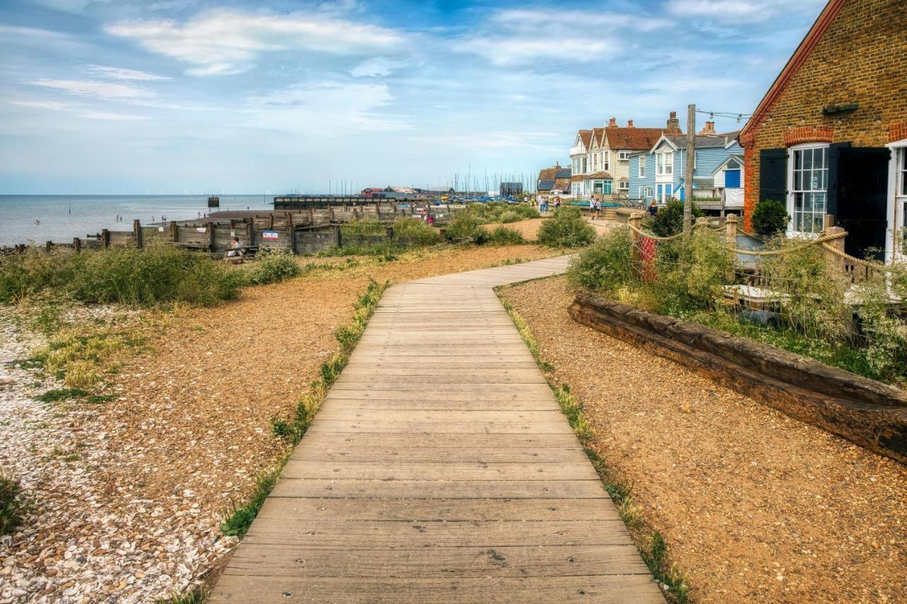 Hotel Lovely 6 Berth Caravan With Decking And Wifi In Kent, Ref 47017C Whitstable Exteriér fotografie