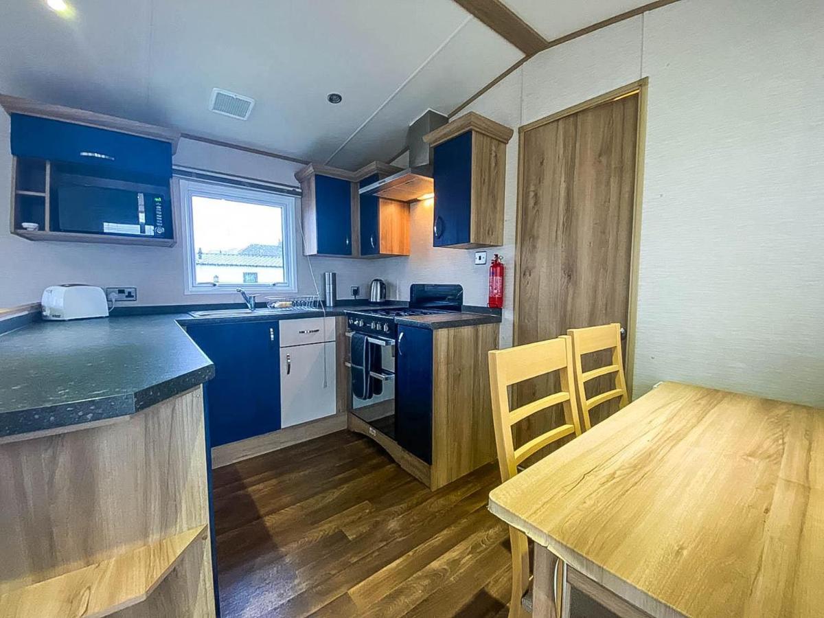 Hotel Lovely 6 Berth Caravan With Decking And Wifi In Kent, Ref 47017C Whitstable Exteriér fotografie