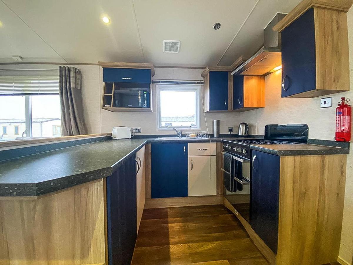 Hotel Lovely 6 Berth Caravan With Decking And Wifi In Kent, Ref 47017C Whitstable Exteriér fotografie