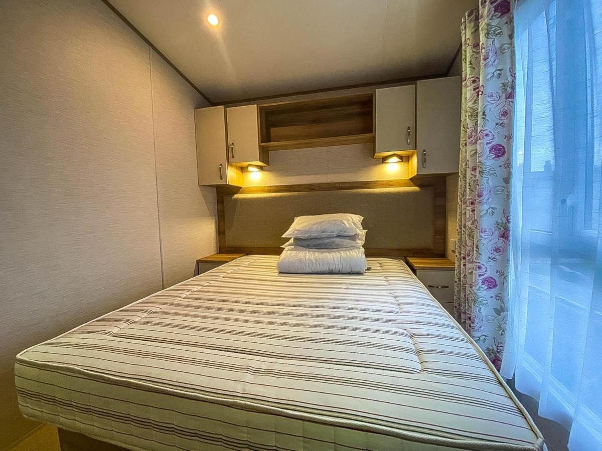 Hotel Lovely 6 Berth Caravan With Decking And Wifi In Kent, Ref 47017C Whitstable Exteriér fotografie