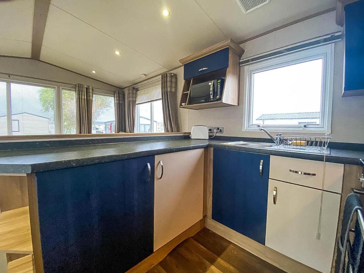 Hotel Lovely 6 Berth Caravan With Decking And Wifi In Kent, Ref 47017C Whitstable Exteriér fotografie