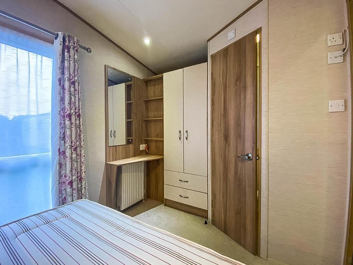 Hotel Lovely 6 Berth Caravan With Decking And Wifi In Kent, Ref 47017C Whitstable Exteriér fotografie