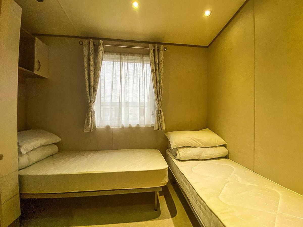 Hotel Lovely 6 Berth Caravan With Decking And Wifi In Kent, Ref 47017C Whitstable Exteriér fotografie