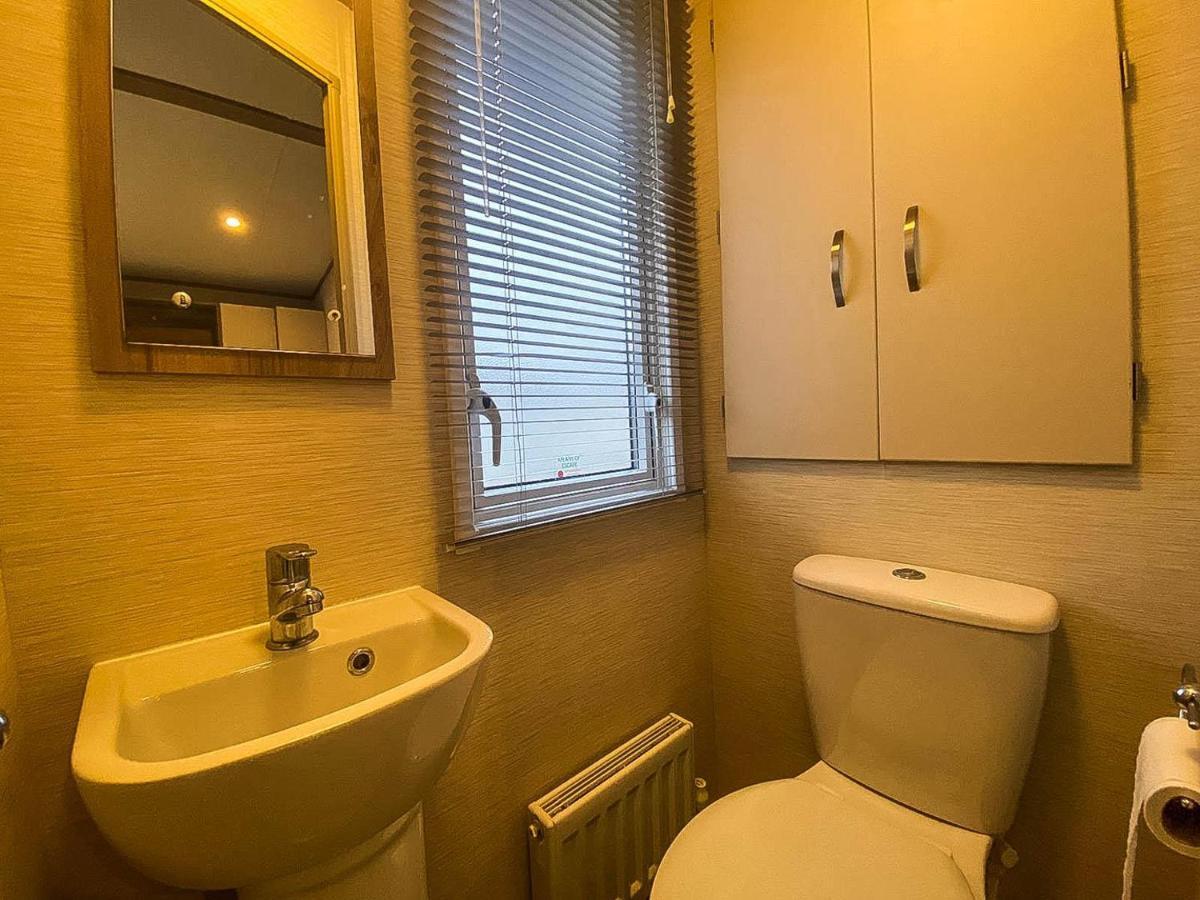 Hotel Lovely 6 Berth Caravan With Decking And Wifi In Kent, Ref 47017C Whitstable Exteriér fotografie