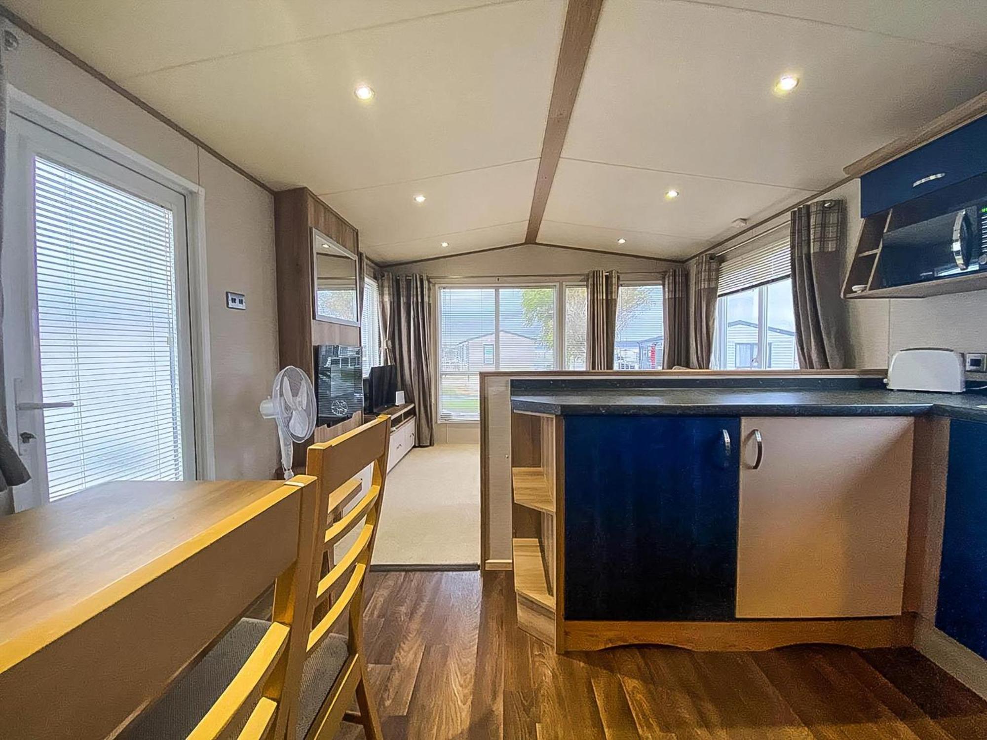 Hotel Lovely 6 Berth Caravan With Decking And Wifi In Kent, Ref 47017C Whitstable Exteriér fotografie