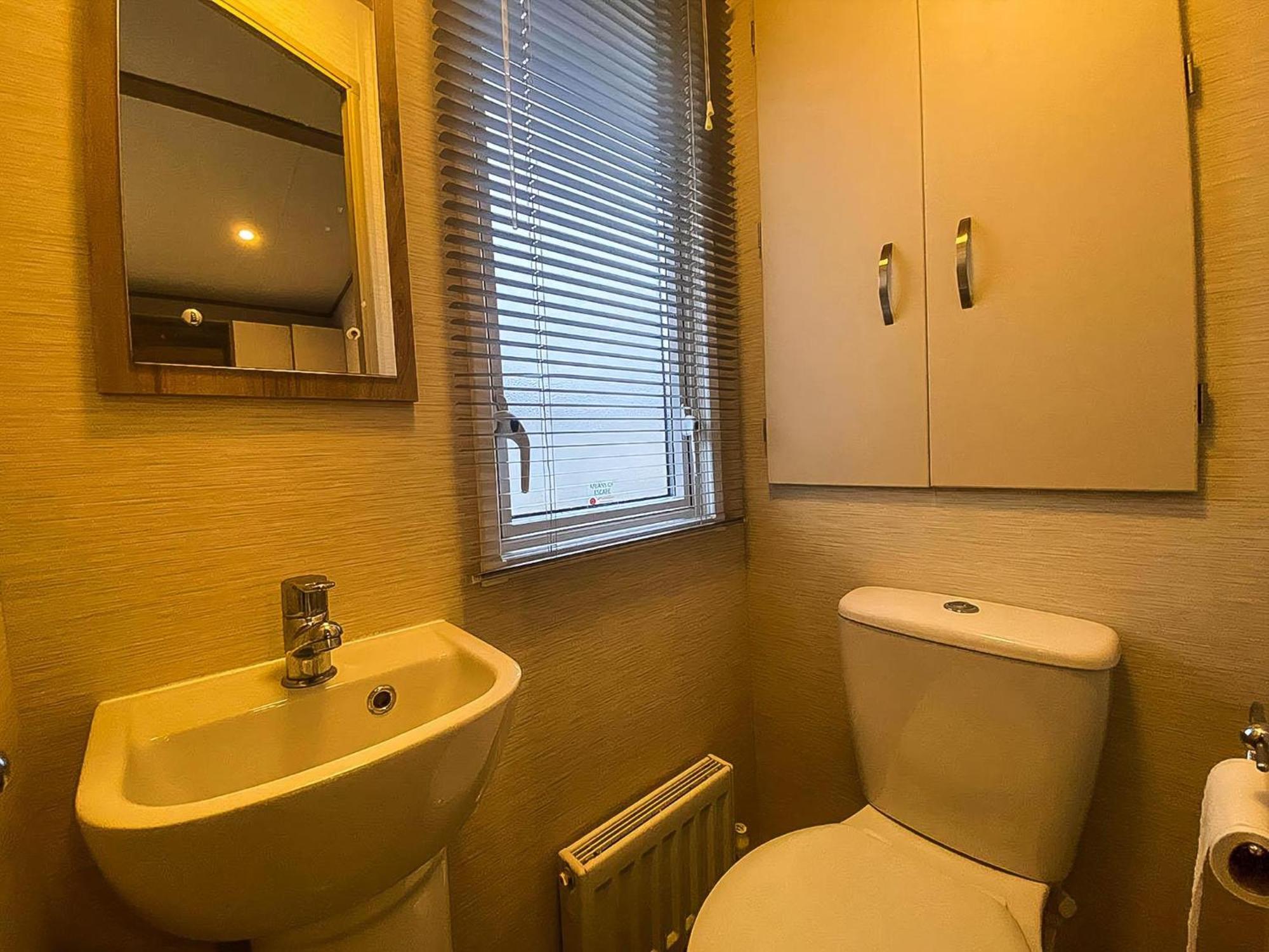 Hotel Lovely 6 Berth Caravan With Decking And Wifi In Kent, Ref 47017C Whitstable Exteriér fotografie