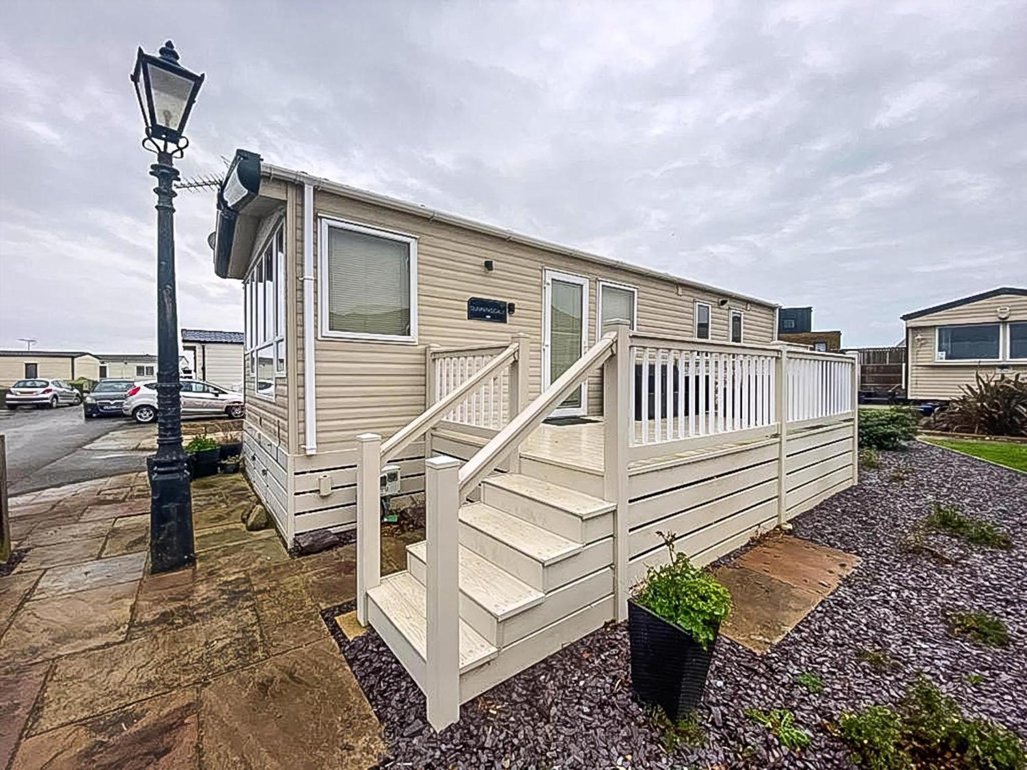 Hotel Lovely 6 Berth Caravan With Decking And Wifi In Kent, Ref 47017C Whitstable Exteriér fotografie