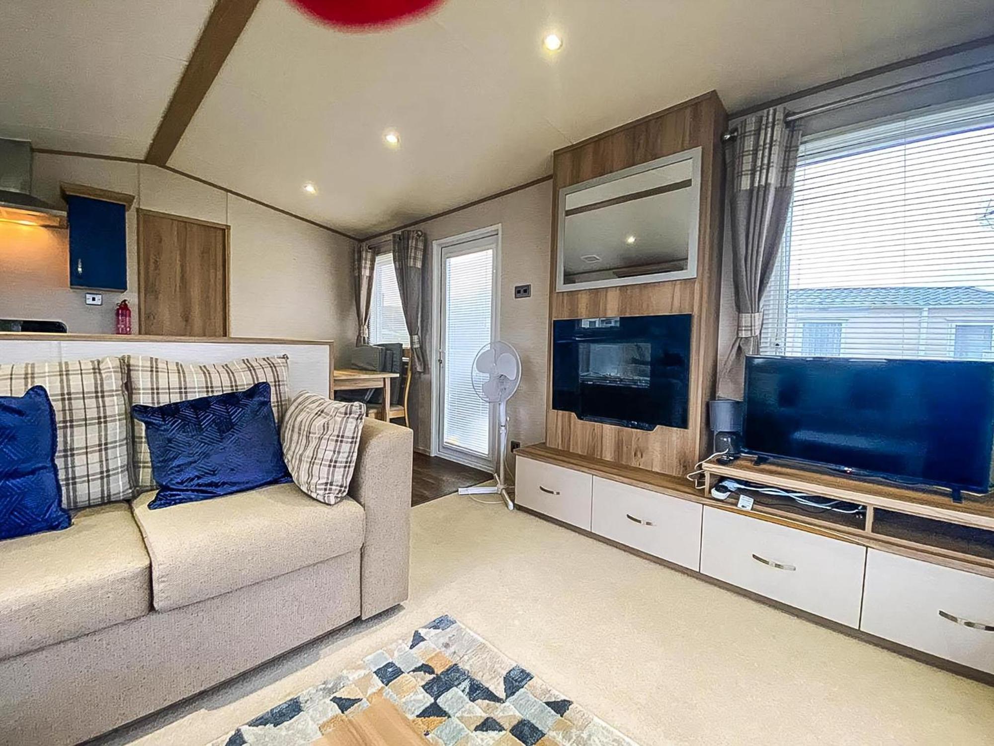 Hotel Lovely 6 Berth Caravan With Decking And Wifi In Kent, Ref 47017C Whitstable Exteriér fotografie