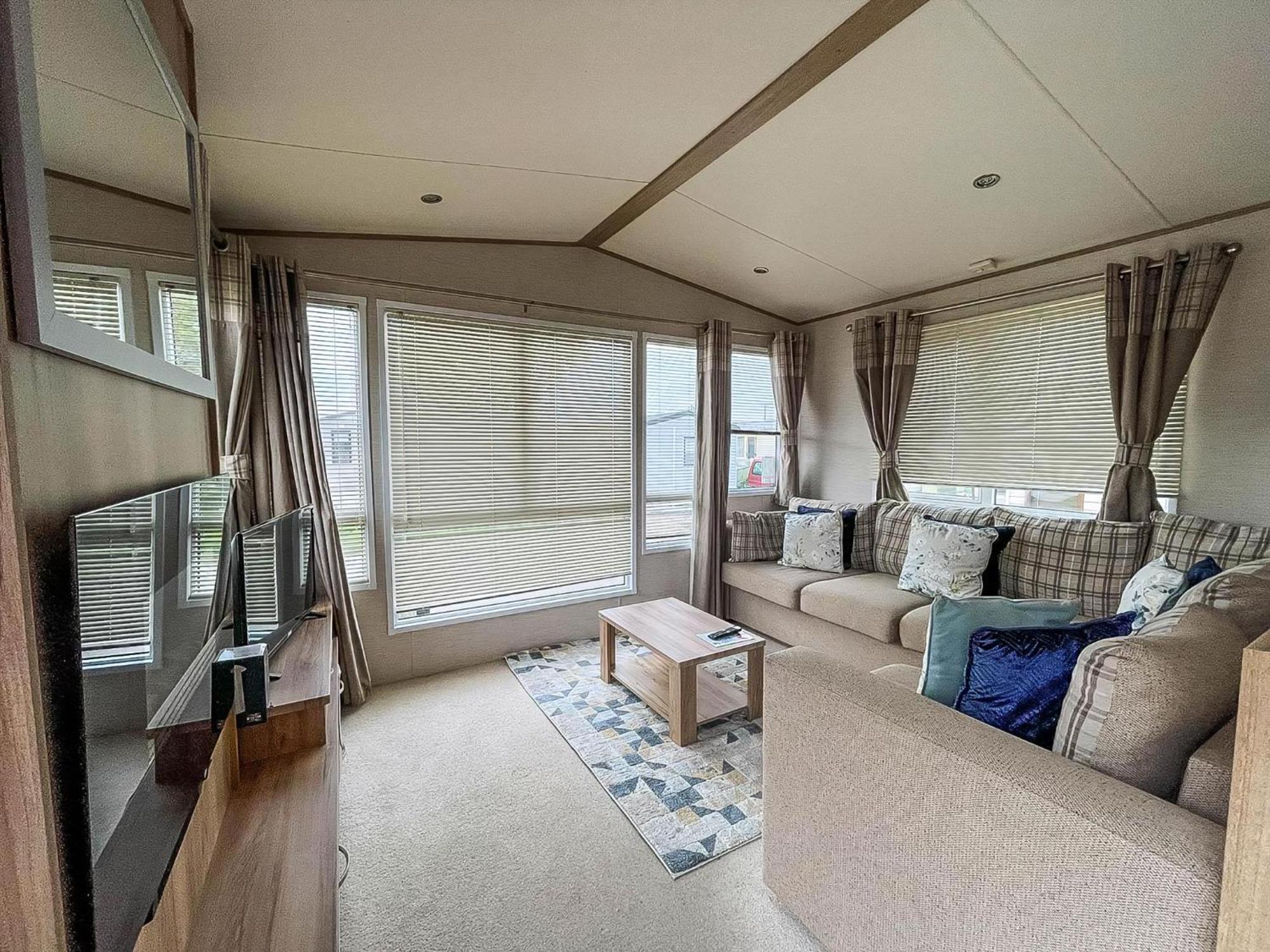 Hotel Lovely 6 Berth Caravan With Decking And Wifi In Kent, Ref 47017C Whitstable Exteriér fotografie