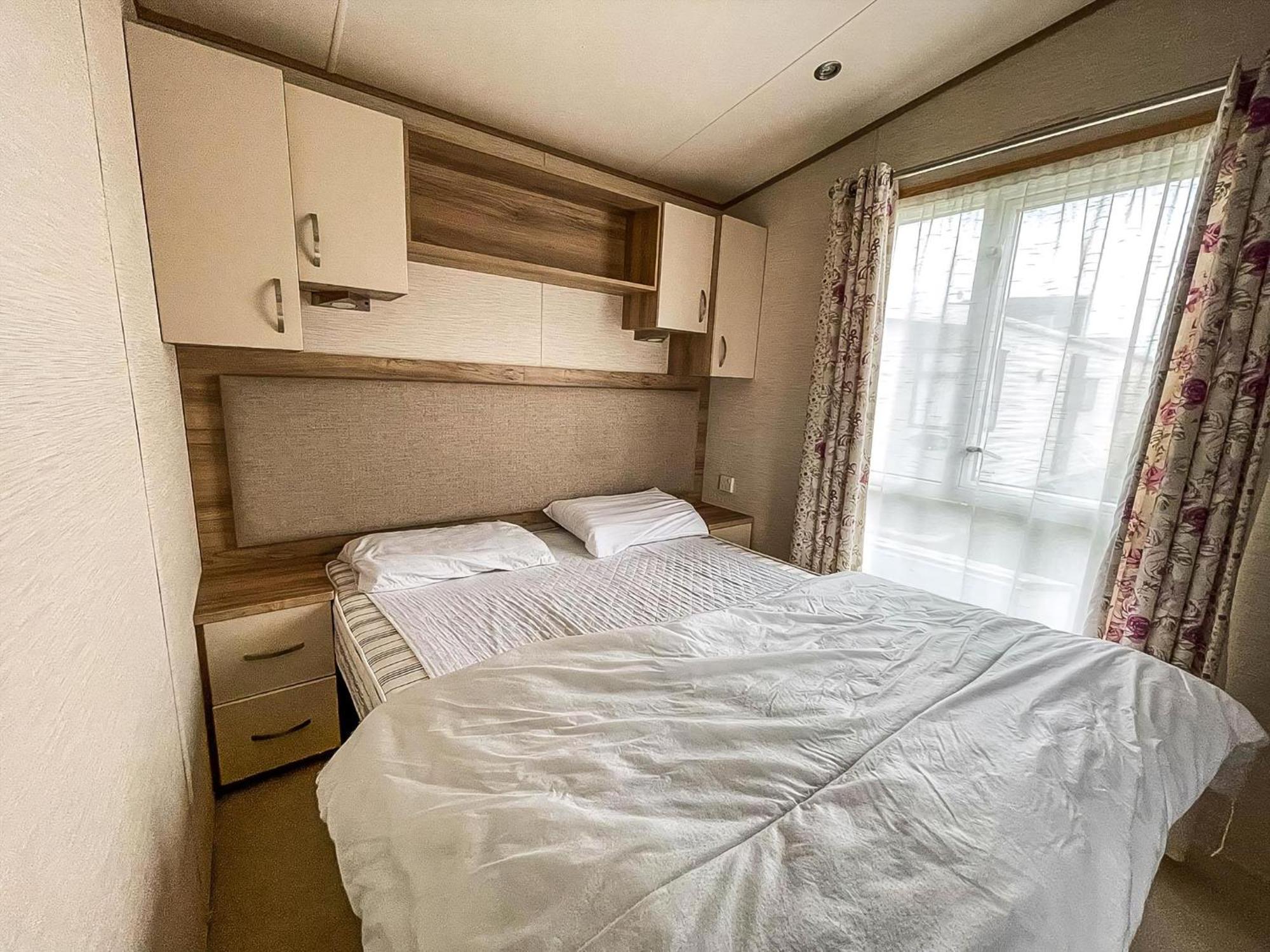 Hotel Lovely 6 Berth Caravan With Decking And Wifi In Kent, Ref 47017C Whitstable Exteriér fotografie
